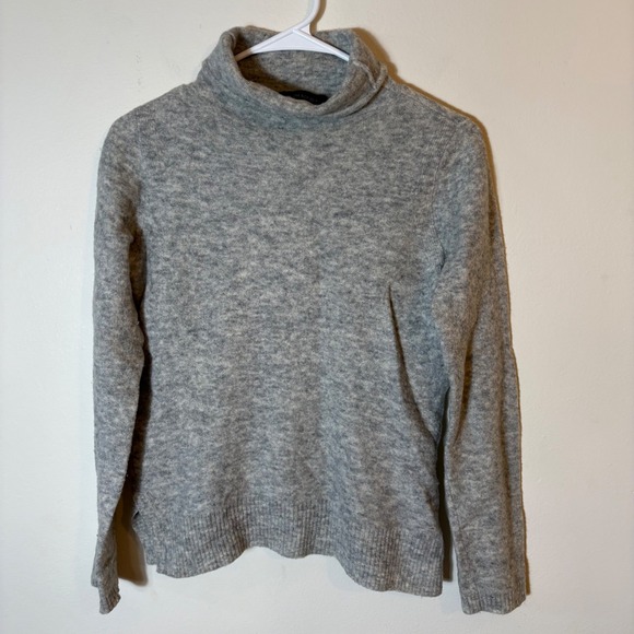 Banana Republic Sweaters - Banana Republic Turtleneck Sweater Size Medium Gray‎ Long Sleeve Wool Blend